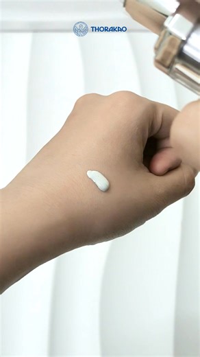 ✨ KEM BB ALPHA – LỚP NỀN HOÀN HẢO CHO MỌI PHONG CÁCH ✨ Nàng muốn trang điểm mịn màng, tự nhiên mà không lo bí da? 💄 BB Alpha Thorakao chính là lựa chọn chuẩn: ✅ Che phủ khuyết điểm, cho da sáng đều màu ✅ Dưỡng ẩm & bảo vệ da, hạn chế khô căng khi makeup ✅ Nền mỏng nhẹ, lâu trôi, thoải mái cả ngày dài ✅ SPF50 giúp da an toàn dưới nắng 💖 BB Alpha – trợ thủ đắc lực để nàng tỏa sáng từ công sở đến buổi tiệc! 👉 Đặt hàng hôm nay - Nhận ngay quà tặng cực sốc! 👉 Chỉ có tại Fanpage Mỹ phẩm Thorakao #