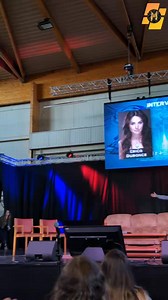 On valide totalement l'arrivée sur scène d'Erica Durance (Loïs Lane) et Laura Vandervoort (Supergirl) sur le générique culte de la série Smallville à la SF Connexion 😍💥🦸 #smallville #superman #LoisLane #supergirl | My Pop Culture