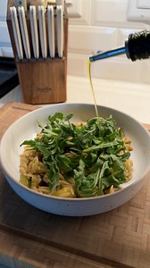 LAUREN on Instagram: "Definitely adding to my easy dinner rotation😋 Recipe from @katieaustin 1 cup orzo uncooked 2 cups diced mushrooms 2 cups diced zucchini 3 cups of broth 1 tablespoon olive oil to sauté veggies 1 teaspoon Onion powder 3 cloves garlic Pepper and salt 1 tablespoon lemon juice 1/3 cup grated parm 1 tablespoon butter Optional arugula to top 1. Sauté the zucchini, mushrooms, and seasonings 2. Add in the dry orzo and let cook for a couple minutes 3. Add in the broth, mix and cover