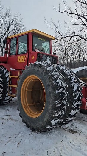 Love the look of this old tractor! | MichiganMarinefarmer