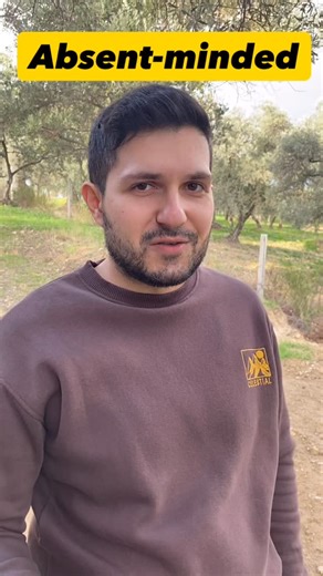 Ömer Chatzi on Instagram: "​🇹🇷 Kafası hep başka yerde olanlar: Absent-minded! ☁️ 🇺🇸 Someone who is always distracted and forgetful? Absent-minded! 🧠 ​📌 Vocab: ☁️ Absent-minded (adj): Dalgın, unutkan, zihni başka yerde. 🧠💨 Scatterbrain (n): Dağınık kafalı, unutkan tip. #englishteacher #englishlearning #englishvocabulary #ingilizce #ingilizceöğreniyorum"