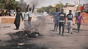 Sudan coup: Protesters block roads, burn tires after military takeover - National | Globalnews.ca