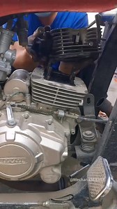 92K views · 2K reactions | Motorcycle burns oil blue smoke from exhaust pipe . The whole process of maintenance service. #mechanic #mechanicmike #automobile #automechanic | Mechanic Mike | Facebook