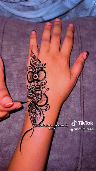 2daas team ked ka mid tahay adiga👀🤔😘#rasmimireali #barashada_cilaan_saarka #barashadamakeupka #hennadesign #cilaanquruxbadan #cunoventilador