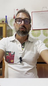 I Benefici Sorprendenti dei MirtilliParliamo dei benefici dei mirtilli, che sono frutti di bosco molto piccoli ma ricchi di nutrienti importanti. Hanno poche calorie, sono pieni di antiossidanti come le antocianine, e contengono vitamine C e K che fanno bene al sistema immunitario e alle ossa. Attenzione anche al manganese, essenziale per il metabolismo. I mirtilli possono aiutare a regolarizzare la pressione, migliorare il colesterolo, ridurre l'infiammazione, potenziare l'immunitÃ , migliorare