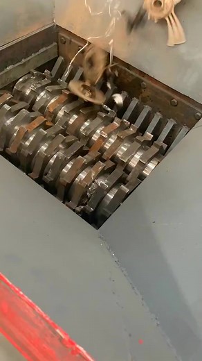 2043_#machine #machinelearning #machinetools #cuttingmachine #metalart #fabrication #cncturning #makingchips #manualmilling #repost #cutting #polishing | Valerie M. Jones