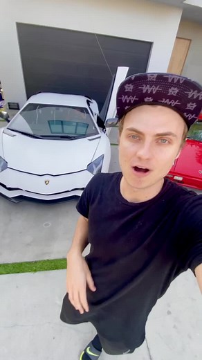 What’s wrong with the lambo? Did anyone see @ryanpruntyofficial in the back? @lizzycapri #lamborghini #fyp #teamRAR