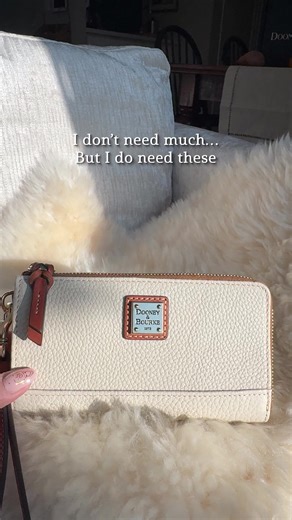 Effortless style, everywhere you go. Dooney & Bourke is all about the luxury look, with unrivaled materials & craftsmanship. | Dooney & Bourke