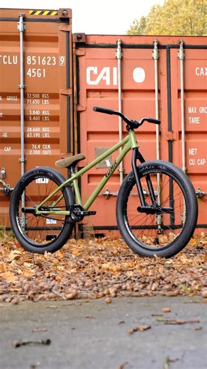 DMR STAFF BIKE CHECK – with a twist 🌪️ You don’t see DMR Sect setups like this every day of the week – our man @aaroncave91 built his Sect for the streets and parks, fully brakeless, four pegs, and slick tyres. Check the details here… what do you think? Let us know in the comments! 👇 ✅ FRAME – 24” DMR Sect Custom frame (pistachio) ✅ FORK – DMR Trailblade2 with smoothed brake mounts ✅ HUBS – DMR Revolver hub (rear) DMR Colt hub non disc (front) ✅ RIMS – DMR DV 24” rims ✅ STEM – DMR Defy stem 35