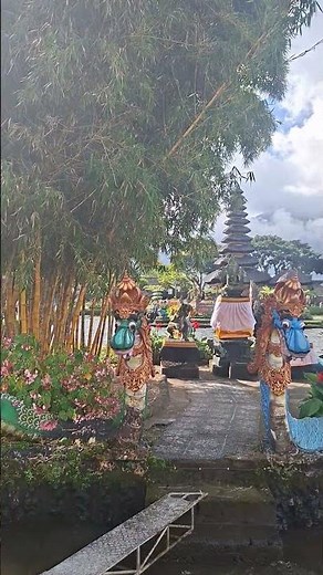 Visiting Ulun Danu Lake Beratan Floating Temple in Bedugul Bali #hirebalidriver #balitourpackage