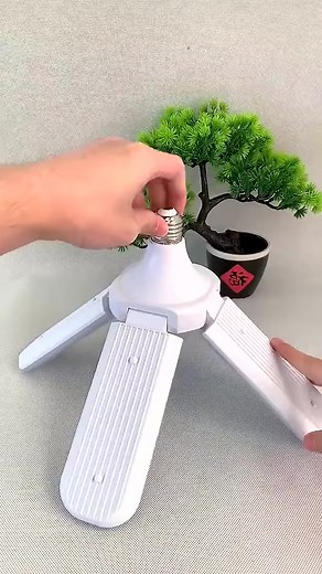 Foldable Fan Blade LED Light Bulb Shopee: https://s.shopee.ph/3fvuaERSiP Lazada: https://c.lazada.com.ph/t/c.cJtlLH | Charming Chicks | Facebook