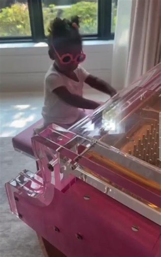 Baby Blossom Plays The Piano 💕💕💕