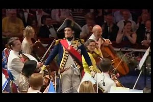 英国人扮纳尔逊全场大合唱Rule Britannia