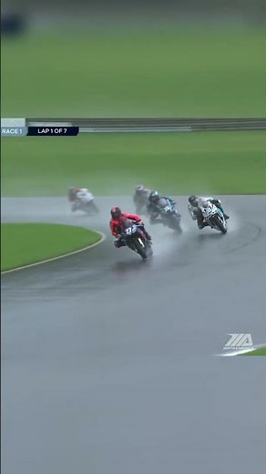 THIS PASS 👀 Avery Dreher made it look effortless in the rain #motorcycle