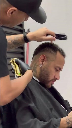NEYMAR LAUNCHES THE MOHAWK! ✋🏼😜🤚🏼