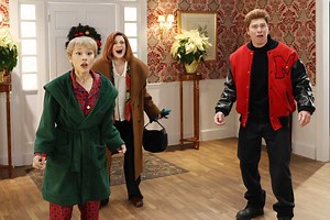 See How SNL Recreated Home Alone for Ariana Grande's Bloody, Detail-Rich Viral Sketch