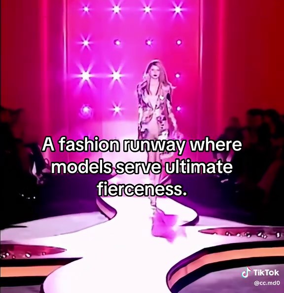 #versace Atelier autumn winter 2002 #supermodel #model #runway #fashion #fypシ゚