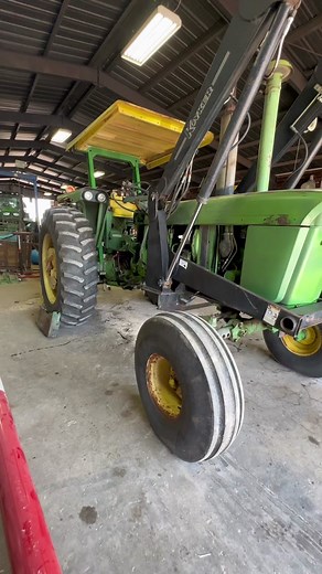 How to plum loader hydraulics on late model 20 series John deere #AgTechTalk #fyp #farmtok #johndeere #4320 #agmechanic #servicetruck #servicetrucklife #mechaniclife #tractor #hydrualics #loader #koykerloader