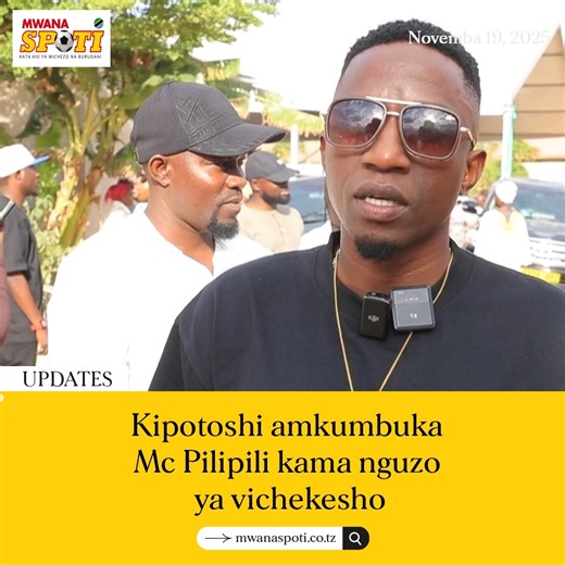 Mwanaspoti on Instagram: "Mchekeshaji maarufu wa kundi la Watubaki, Lawrence Minja, maarufu kama Kipotoshi amezungumzia marehemu MC Pilipili kama mfalme wa uchekeshaji nchini. Amesema wengi katika sanaa ya vichekesho walimchukulia kama mzazi na mlezi wao wa kisanaa. Kipotoshi ameyasema hayo leo, Novemba 19, 2025, alipowasili nyumbani kwa marehemu, eneo la Swaswa jijini Dodoma, ambako shughuli za mazishi zinaendelea. “Pilipili alikuwa mwamba, tulimwona kama mzazi kwenye sanaa, mtu wa kushauri na 