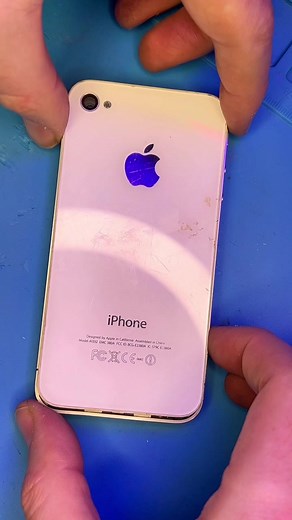 How are there still iPhone 4 in circulation 😂 . #antiuqe #museum #iphone #iphone4 #repair #walkthrough #stepbystep #fyp