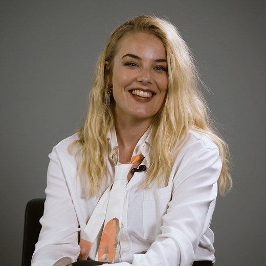 Lär känna Ida Engvoll som spelar Sofie i Kärlek & anarki! 😍👇 | Netflix