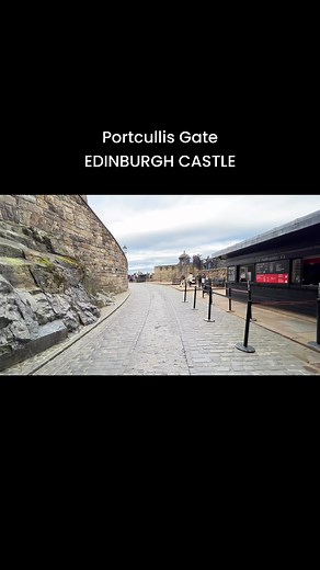 65K views · 3K reactions | The Portcullis Gate. It’s amazing to walk under this spiked iron gate knowing it was built 450 years ago after a major battle. It used to have three heavy wooden doors to keep enemies out, though the top part (Argyle Tower) was added later in the 1880s… #edinburghchristmas #edinburghcastle #visitscotland #schotland | Rhona The Unicorn Adventures | Facebook