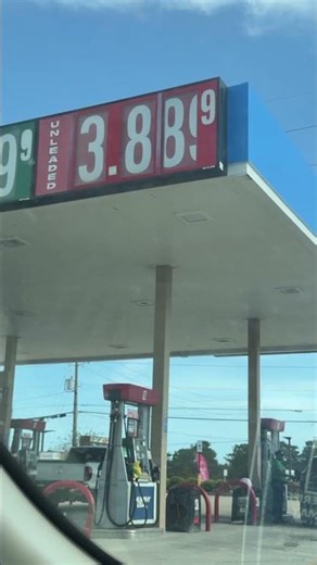 Watching Gas Prices Rise In Real Time || ViralHog