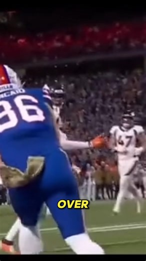 🏈🏈 Make sure to check out the @dailyracingform Bet on Sports section where you'll find Sportsbook reviews, Sports News and up to $5,000 in sportsbook offers! ⬇️⬇️⬇️ https://www.drf.com/sports-betting/offers @etoft21 has an #NFL play for Sunday to try & help turn those offers into even more! Good Luck! | Daily Racing Form