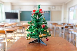 33 Creative Classroom Christmas Decoration Ideas | LoveToKnow