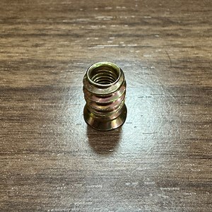 [Hot Item] M4 M5 M6 M8 M10 Carbon Steel Furniture Nut Hex Flat Head Screw Threaded Wood Insert