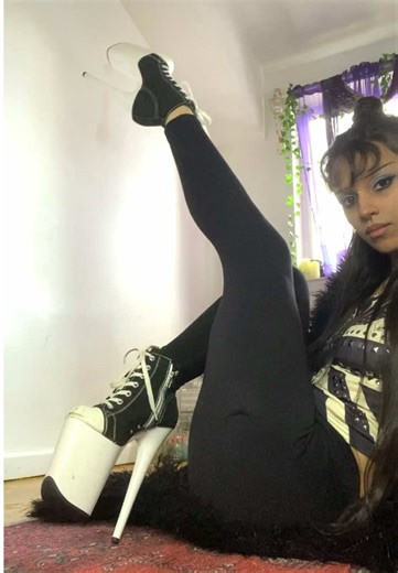 Exploring 2010s Grunge and UK Fashion Trends