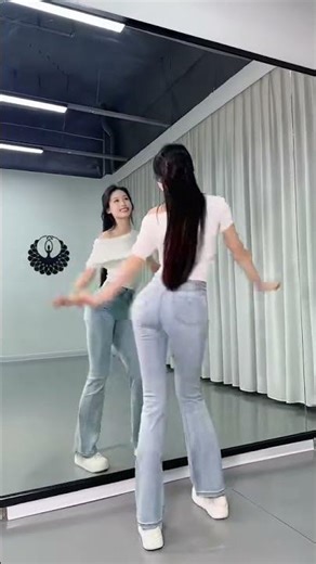 #A Quick Dance Move #The Duck Walk #Easy to Learn Series#chinesedancer