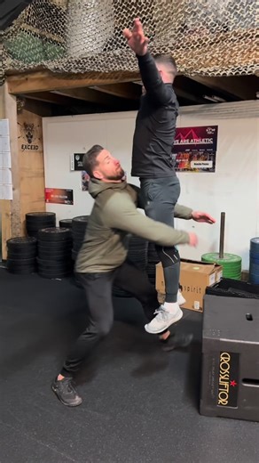 Orlan Estorach on Instagram: "LES TIPS PLIO avec le COACH ESTO ! Aujourd’hui, je vous offre le meilleur des tips pour passer vos coaching Clio au niveau supérieur ! Avec ça vous aurez 10 ans d’avance sur vos concurrents et vous emmenerez n’importe quel athlète aux Jeux Olympiques ! Abonne-toi pour plus d’astuces ! Abonne-toi, je te dis !! #WAATH #CivTac #competitor #sports #fitness #nevergiveup #training #athlete #functionalbodybuilding #fitfam #wod #functionaltraining #sportaddict #instafit #in