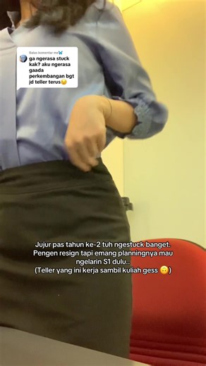 Membalas @me🦋 selalu mikir “mumpung masih muda harusnya mah bisa lebih dari teller” kebetulan mbak teller ini udah S.Ak gess. P,info loker gajinya 2 digit 🙃🙏🏻 || tahun depan udah 26thn gess 🥲#tellerbank #bcaxyz #bankers #teller #fyp