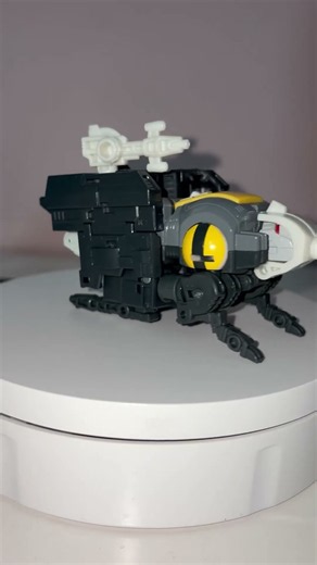 Transformers Studio Series Bombshell, Shrapnel & Kickback Action Figure Review!