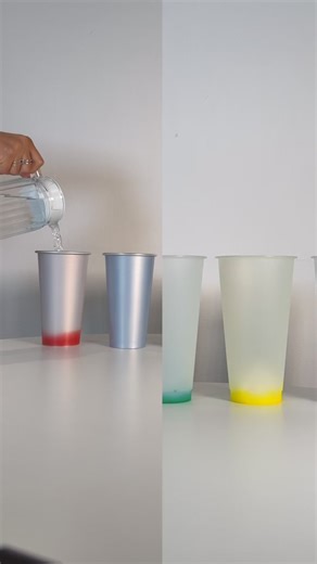134 reactions |  Estos vasos no solo refrescan… también sorprenden.​ Al contacto con líquidos de diferentes temperaturas, cambian de color y se convierten en el centro de todas las miradas. ✨​ Una forma divertida, original y visual de poner tu marca en movimiento. 𧻓​ ​ #vasospersonalizados #promocionales #vasos #cambiodecolor #vasocambiadecolor | For Promotional | Facebook