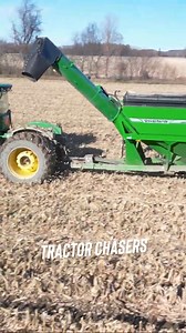 John Deere 9560RT disking with 2660VT #farmequipment #tractor #FarmLife #TractorLife #FarmersPride #Agriculture | មីងខ្សីត Media