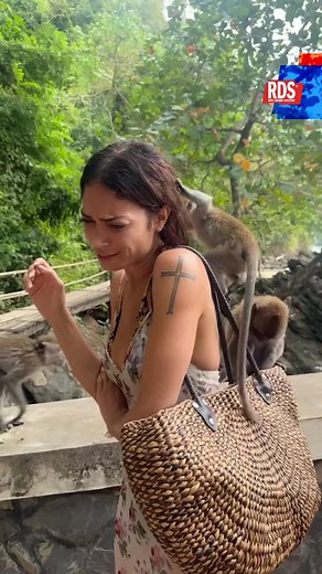 Elodie in Indonesia: Bellezza naturale e avventure esotiche