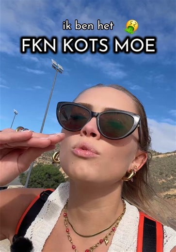 LAAT OND GEWOON GERUUUUST MAN. Ik ben dit echt nog nooit zoveel tegengekomen op 1 en dezelfde plek, vreselijk ongemakkelijk word ik ervan. Agadir gaat voor mij persoonlijk de zwarte lijst op, en ik kreeg al veel berichtjes van veouwen die zich hier jammergenoeg in herkenden 💔 De dorpjes errond zijn echt heel anders, denk aan de typische surfdorpjes Taghazout en Tamraght. Maar deze stad… nope, not it for me. #agadir #marokko #alleenopreis #solotravelgirl #ongewenst