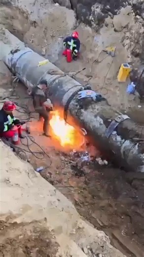 Safety Fails on Instagram: "This is WHY Hot Work Requires Proper Permits & Testing – Contractors Cause Fire While Cutting in A Trench😳 @safetyfails1 - Let’s Increase Workplace Safety #accident #accidents #safety #safetyfirst #maintenace #risk #risky #firesafety #trucking #training #fails #eletrical #hardhat #PPE #cranefails #crane #oil #rig #oildrilling"