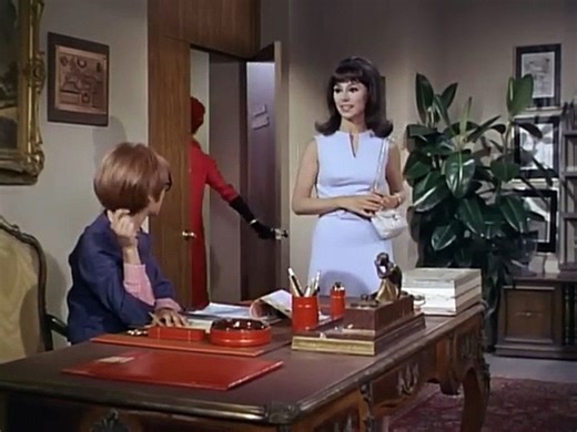 That Girl S.01 Ep.01 - Don't Just Do Something, Stand There