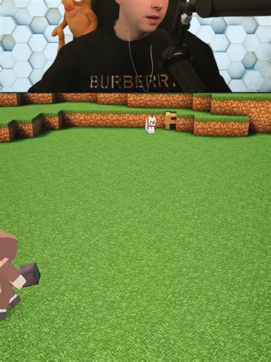 💎 EL DISEÑO DEL BEACON MÁS GRANDE DE MINECRAFT 😱 MEGACONSTRUCCIÓN ÉPICA En este video vemos el diseño del Beacon más grande de Minecraft, una megaconstrucción impresionante usando bloques para crear una estructura gigante alrededor del Beacon. 💎 Los Beacons en Minecraft dan efectos poderosos en Survival, pero cuando los combinas con diseños enormes y creativos, el resultado es una base épica. 🔥 Suscríbete para más construcciones gigantes, bases épicas, tutoriales y trucos de Minecraft. HASHT