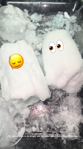 Join me in watching this love story... that is, join me in making another tutorial for soft ice in a glass, this time we put less ice in the blender ❄️ #ice #iceeating #asmr #crunchy #snow