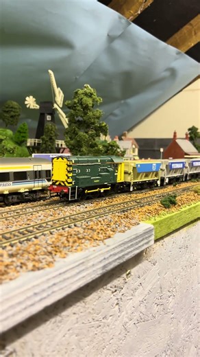 Hornby Class 08 Freightliner #train #modeltrains #trainspotting #railwaytrack #railway