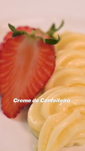 MasterChef Brasil on Instagram: "Aprenda a fazer esse creme que é base e recheio de muitas sobremesas deliciosas: o creme de confeiteiro! Vem de TableTop que a gente te ensina! #MasterChefBr Ingredientes 3 xícaras de chá de leite ¾ de xícara de chá de açúcar 1 fava de baunilha 3 gemas ½ xícara de chá de amido de milho 1 colher de sopa de manteiga gelada Modo de Preparo uma panela coloque 3 xícaras de chá de leite, ¾ de xícara de chá de açúcar e uma fava de baunilha. Corte a fava ao meio e depois
