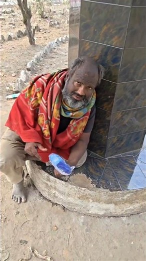 poor family helping video 😔😔😭😭😭💔💔 helping humanity video short #viral #humanity #help #shortvideo