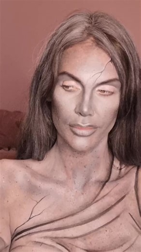 is there any point posting on here anymore? where has everyone gone? #makeuptransition #kellie_makeup #creativemakeup #promua #makeupartistworldwide