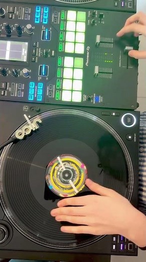 Scratching on vinyl 🎚️🔥 #scratch #dj #scratching #vinyl #hiphop #djmichelle #turntable