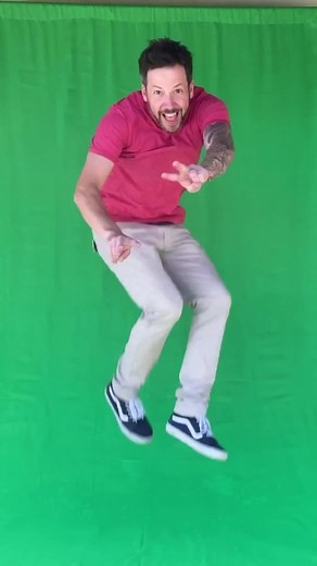 Here’s how we shot our very own #imjustakid challenge. As you can see, it was a big-budget shoot...🤣🤪🤷🏻‍♂️ #greenscreen #simpleplan