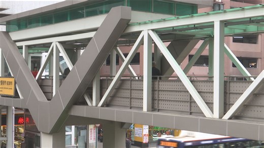 A survey shows that over 60% of residents would prefer to walk or use public transport rather than other modes of transport. The Macau New Chinese Youth Association recommends that the government design and build more pedestrian mobility systems. | TDM Canal Macau